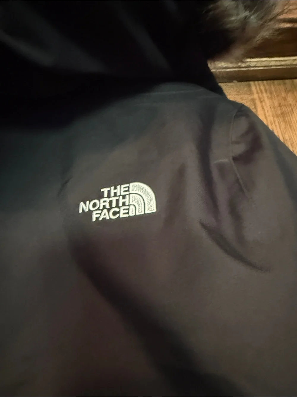 The North Face Black Women's Insulated Hooded Jacket - Picture 6 of 6